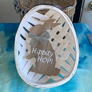 Wick basket with wooden bunny